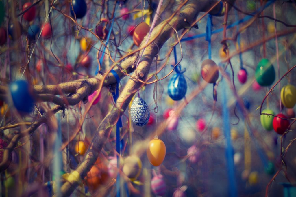 albero di pasqua uova decorate